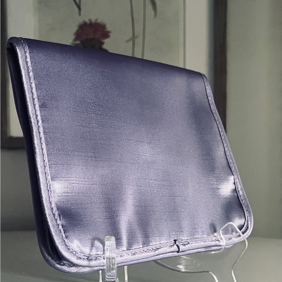 Metallic Gucci Flora (Button-Closure) Cosmetic-Makeup Bag - Picture 5 of 8